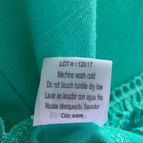 •Thyme & Honey• Sleeveless Crochet Trim Top-Size M - Picture 7 of 8